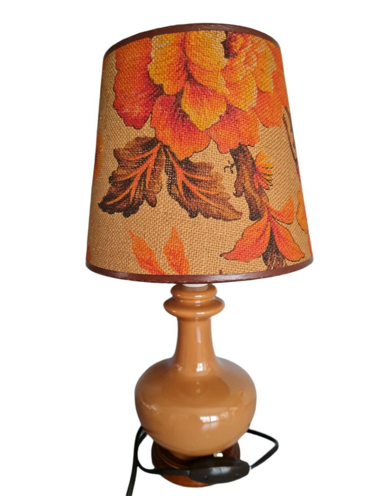 Lampe à poser vintage couleur caramel avec son abat-jour fleuri