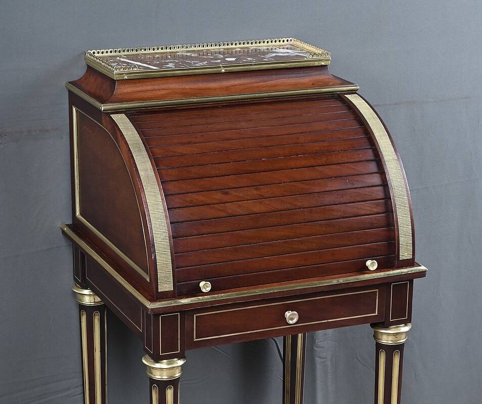 Small mahogany living room furniture, Louis XVI style – 2nd half of the 19th century.