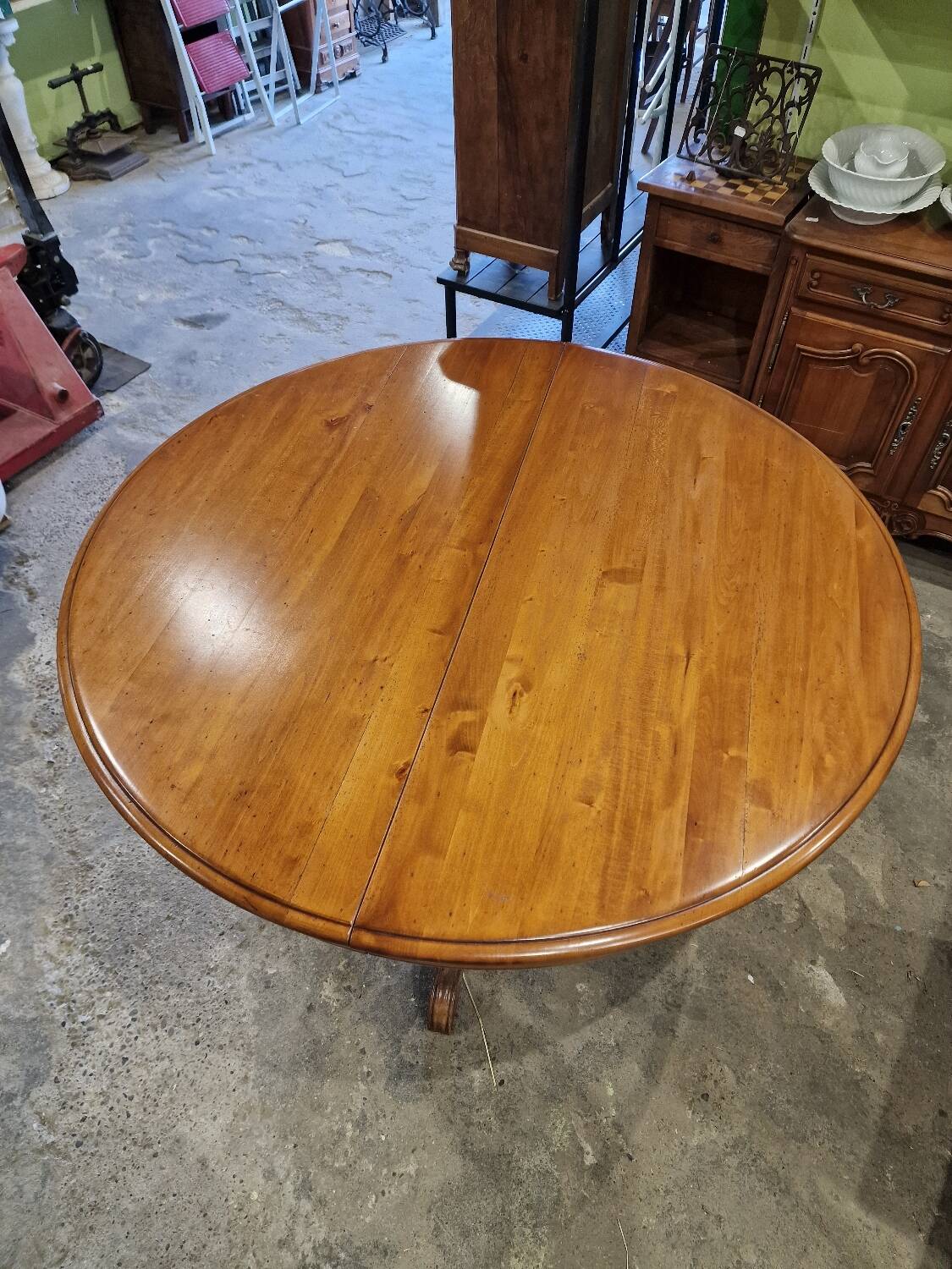 Extendable Round Table in Solid Oak – Classic Style &