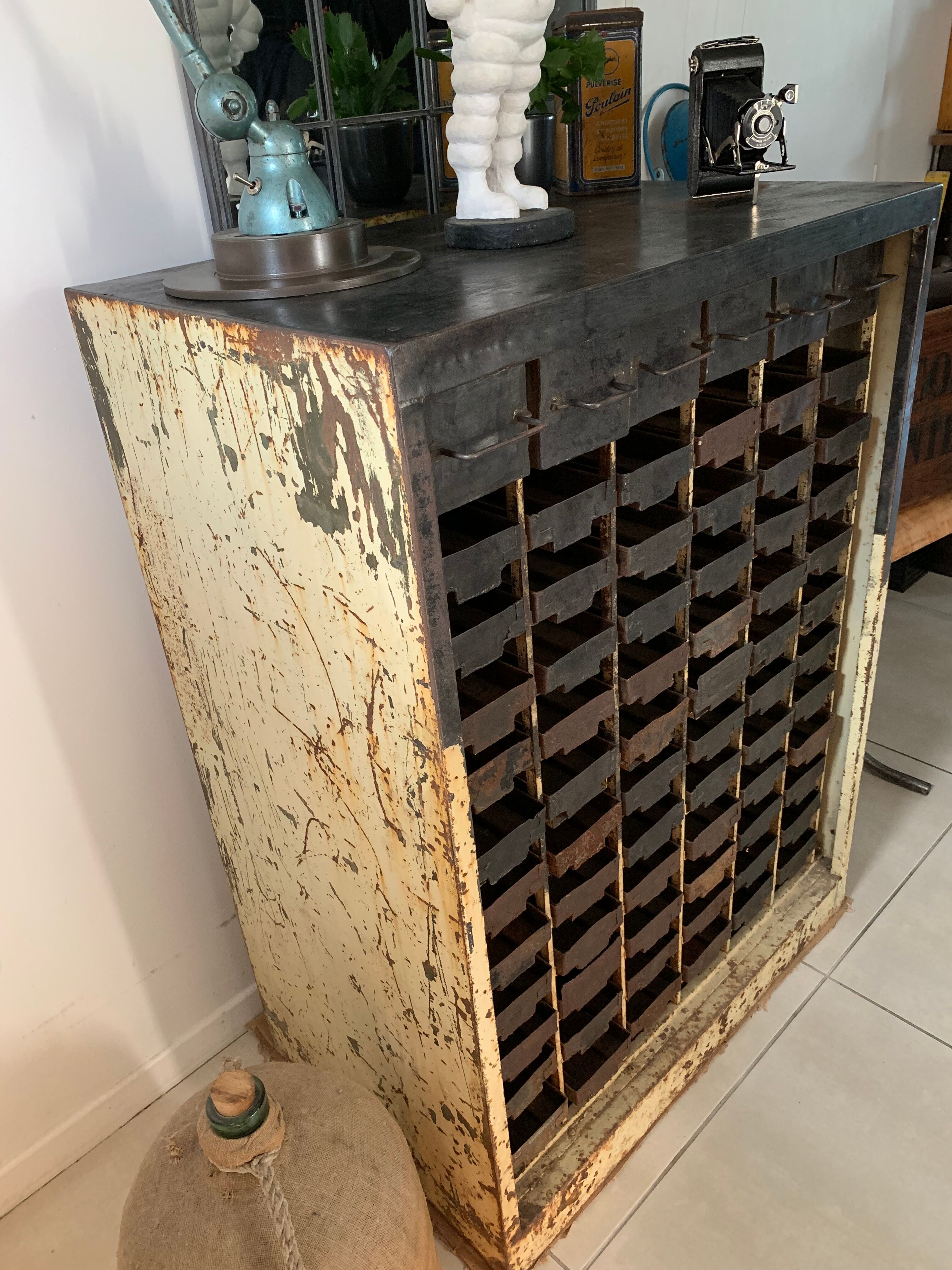 Industrial workshop furniture with metal drawers