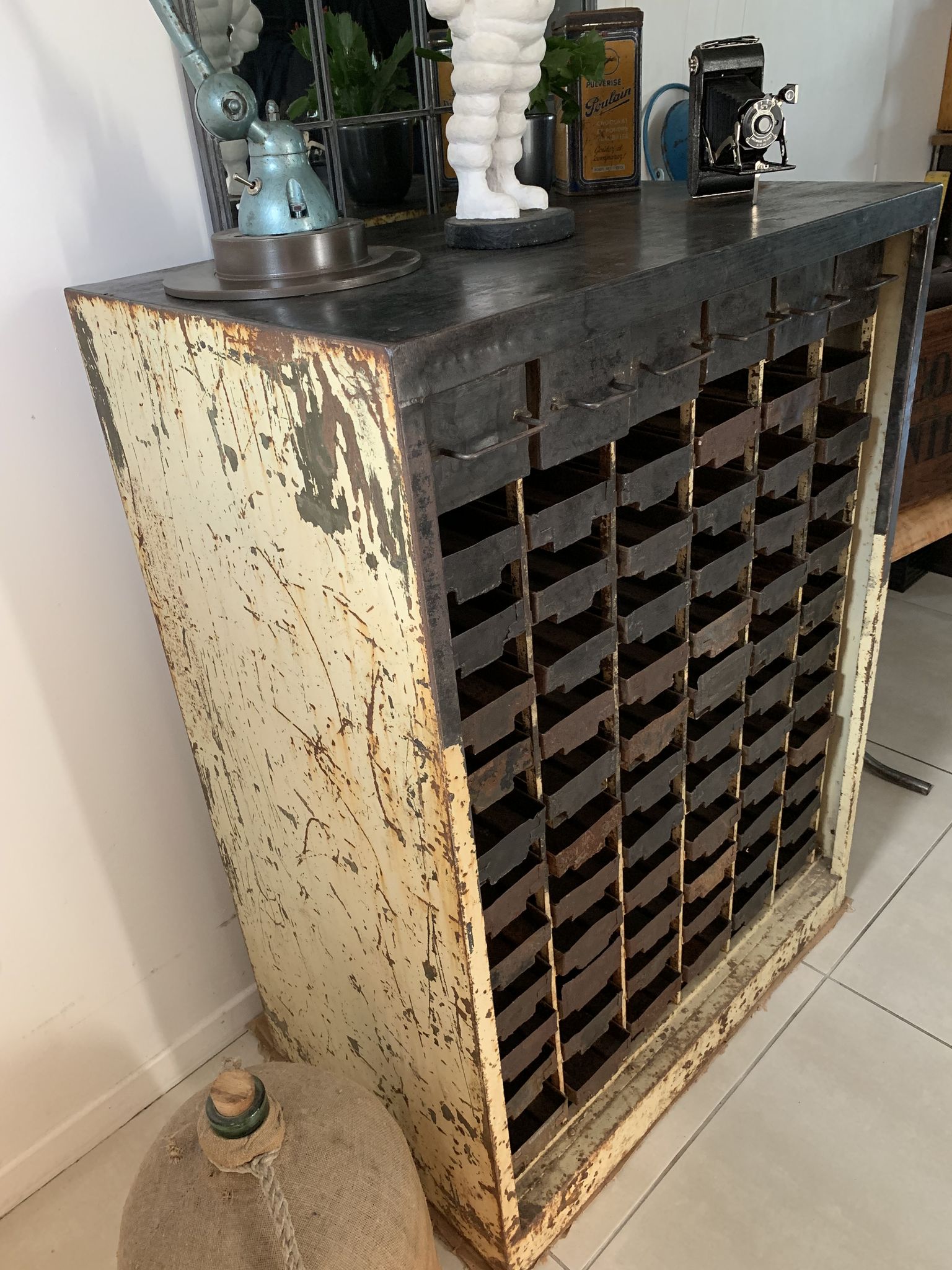 Industrial workshop furniture with metal drawers