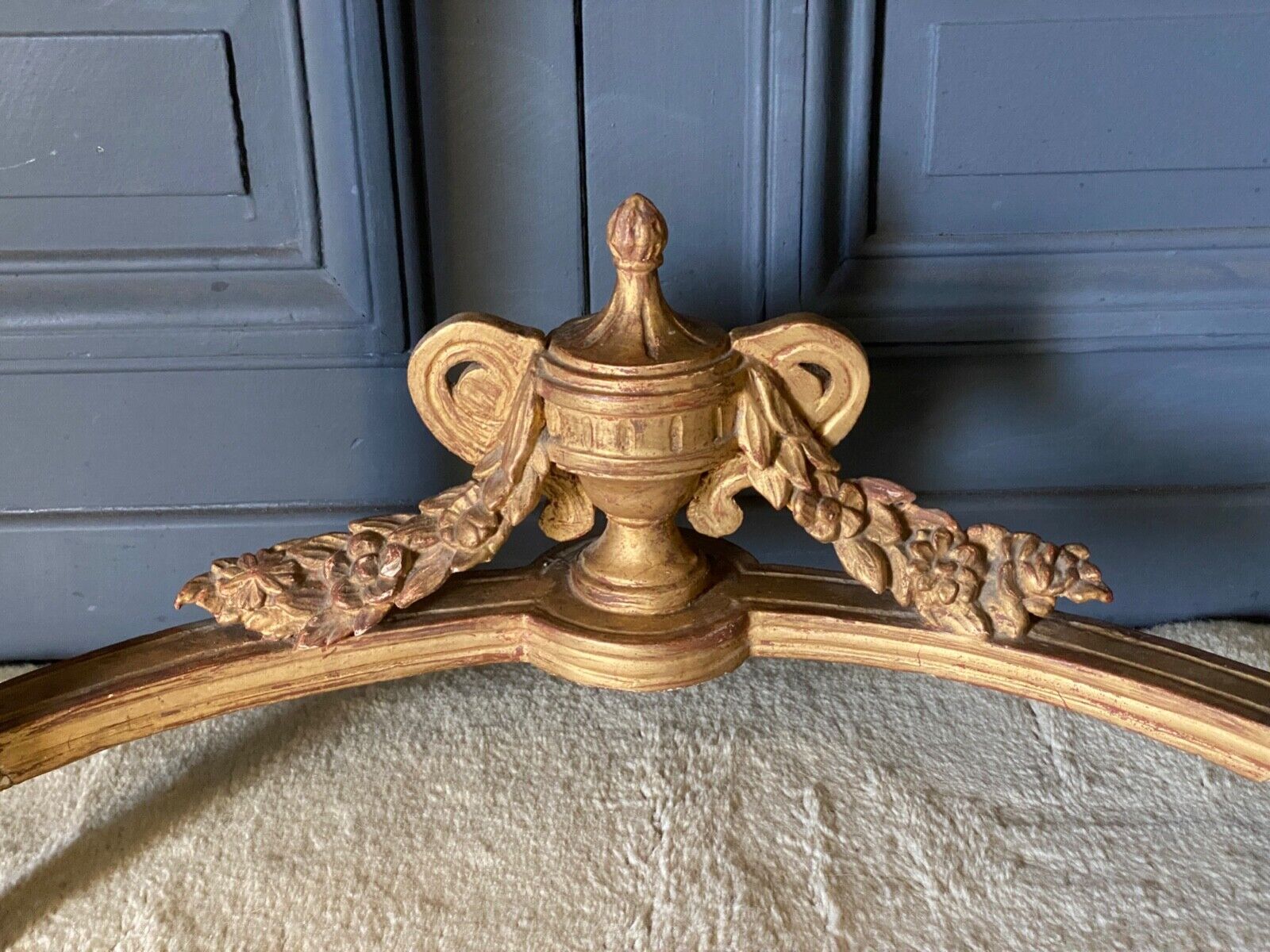 Console XVIII wooden gold louis xvi white marble flower falls