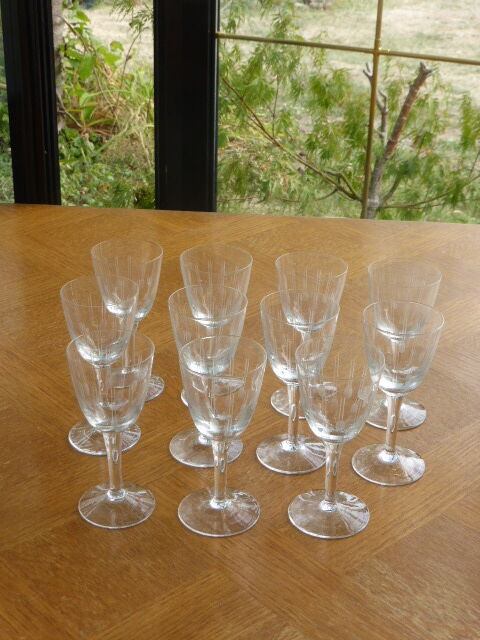 11 verres ciselés modèle gouttes, art deco, verres à cidre anciens