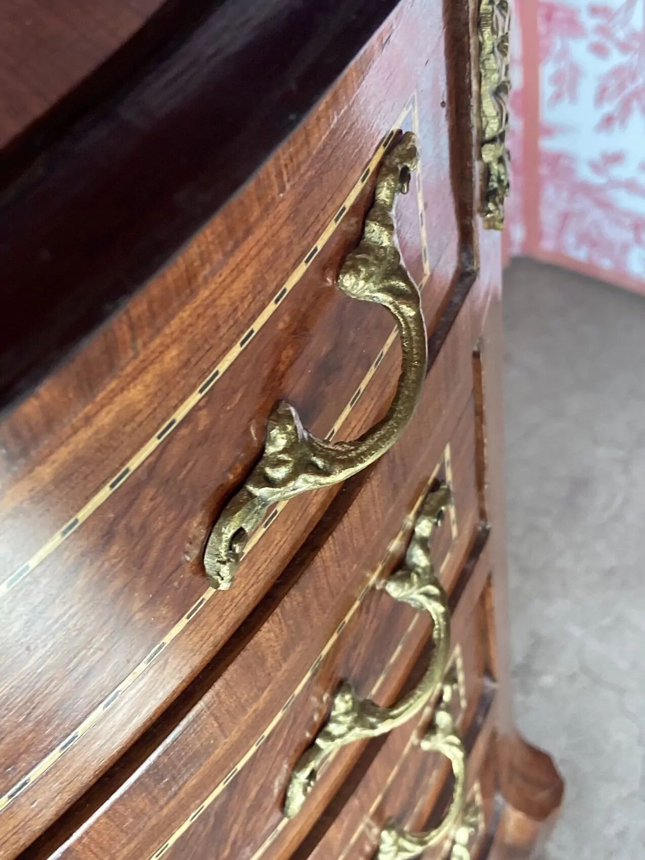 Curved Louis XV style chest of drawers with four drawers – 20th century.