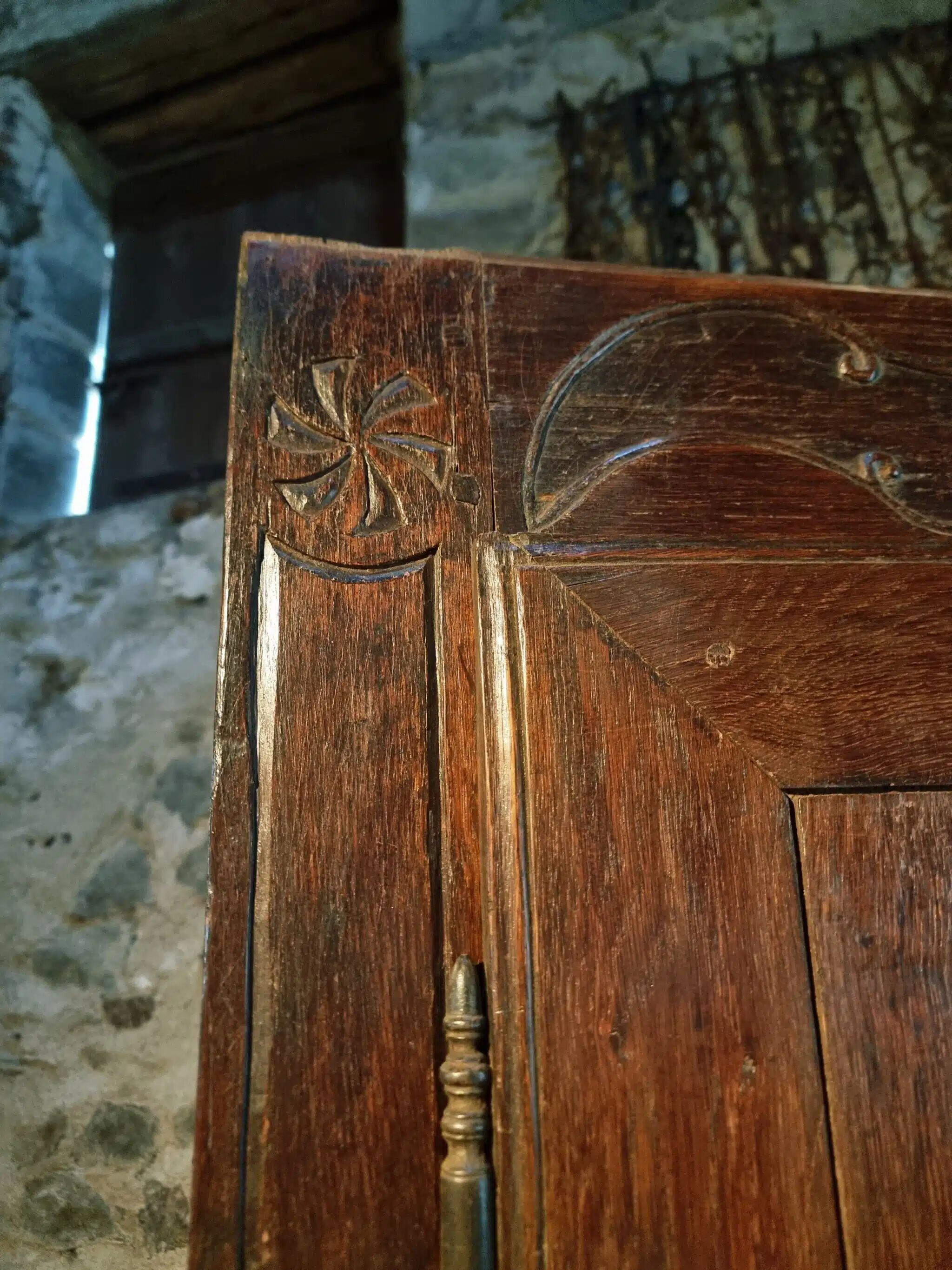 French oak armoire, late 17th - early 18th century, Louis XIV provincial style with hand-carved rosettes