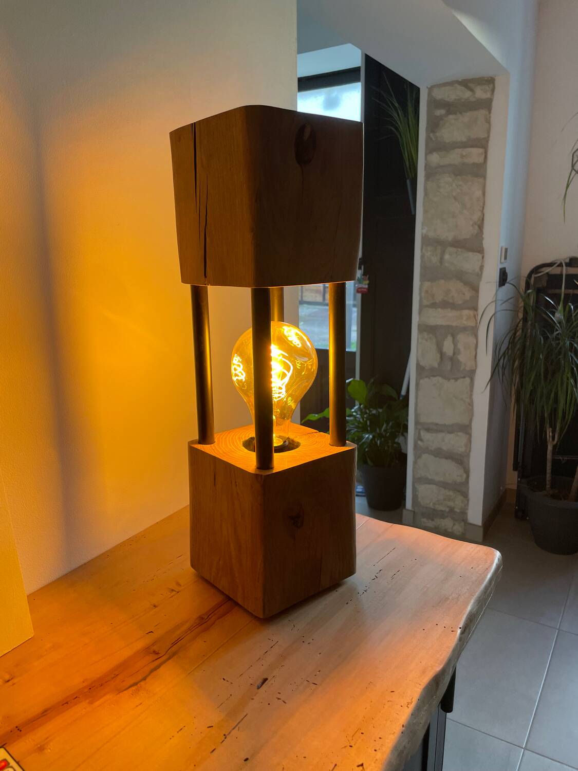 Lampe en bois chêne acier