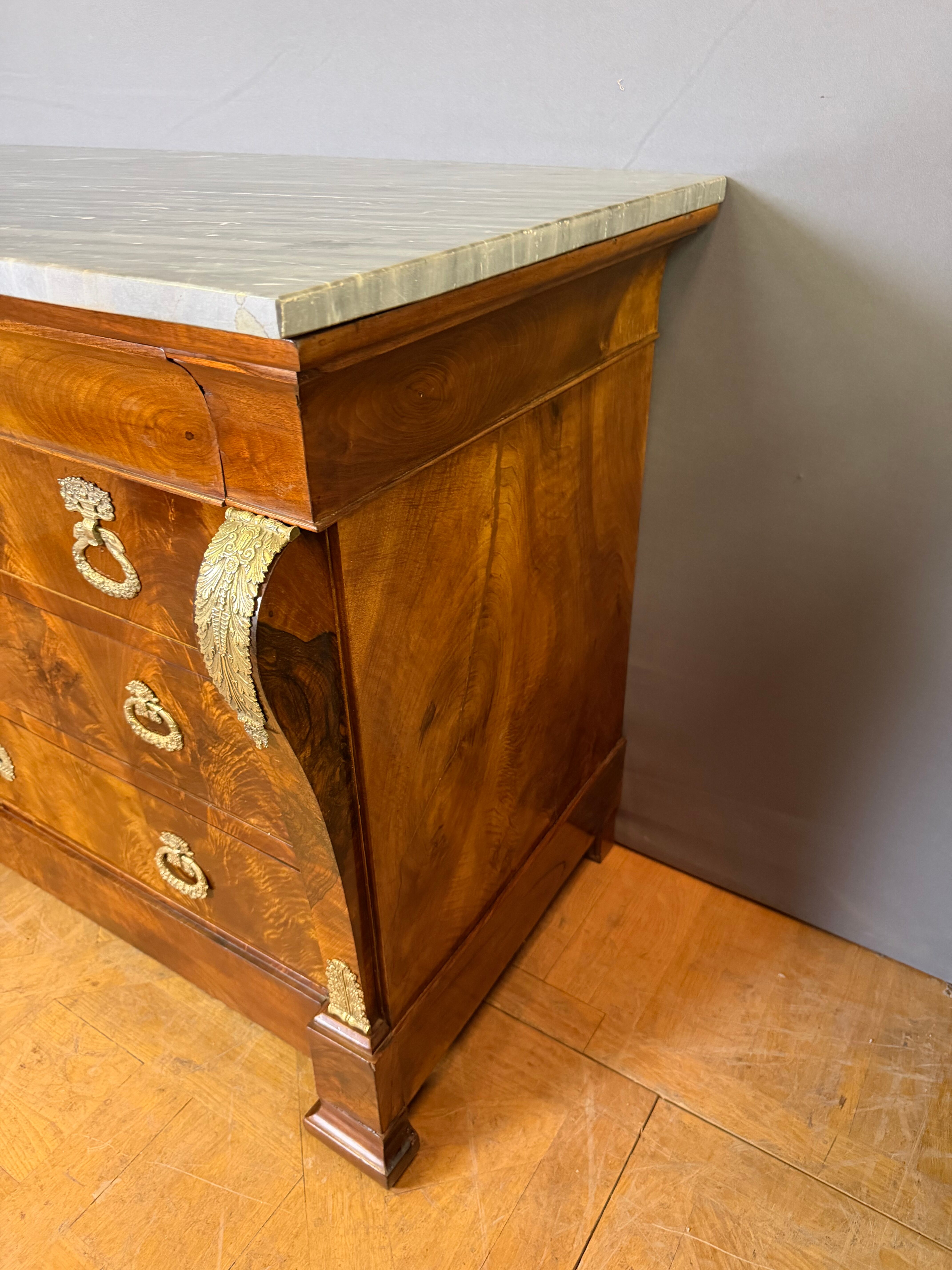 commode d'époque Restauration à Crosses