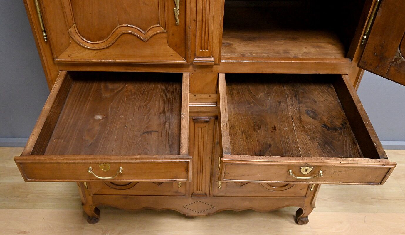 4-door cherry wood cabinet, regional work, Louis XV style – first part of the 19th century