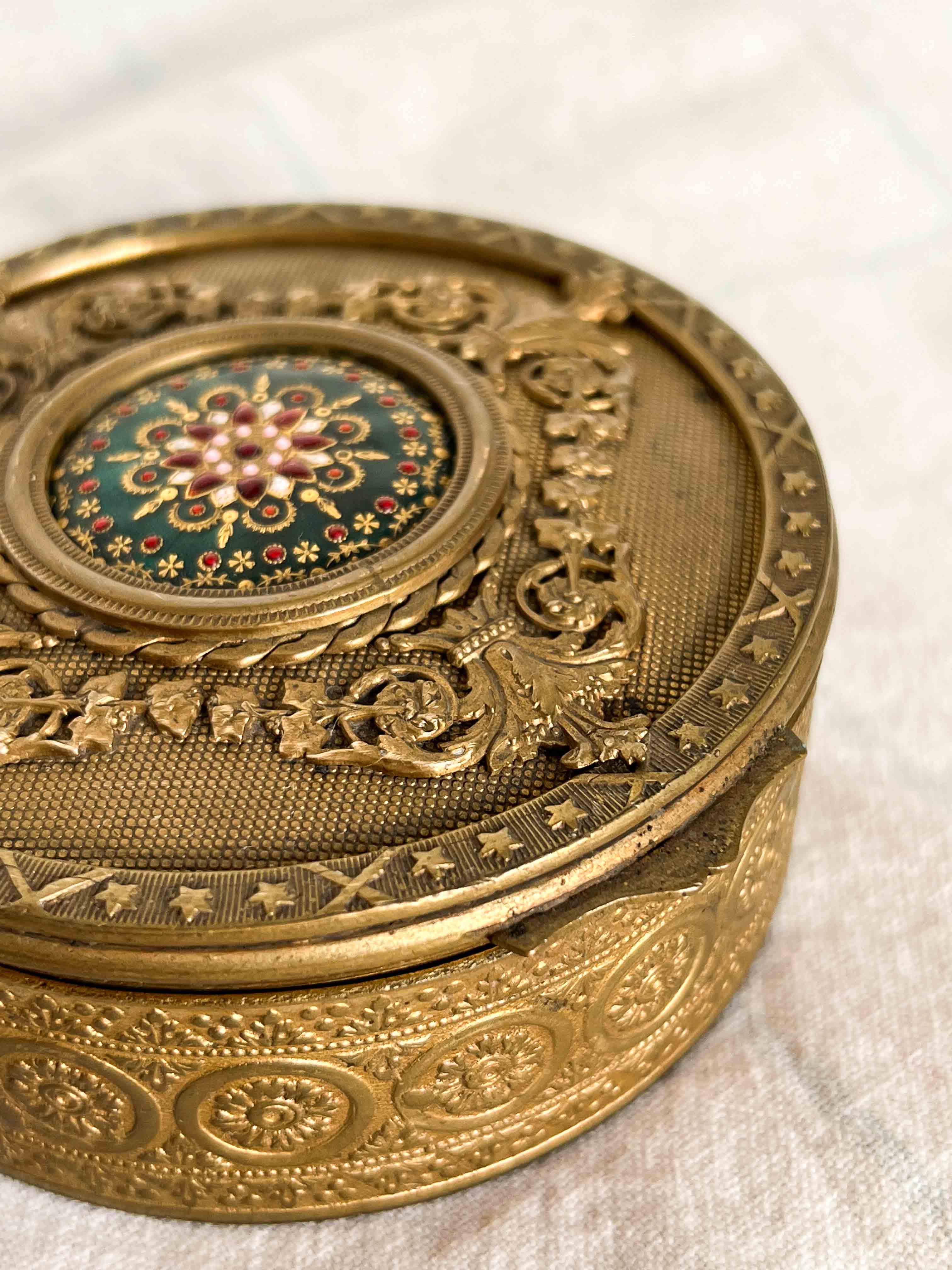 Round brass jewelry box