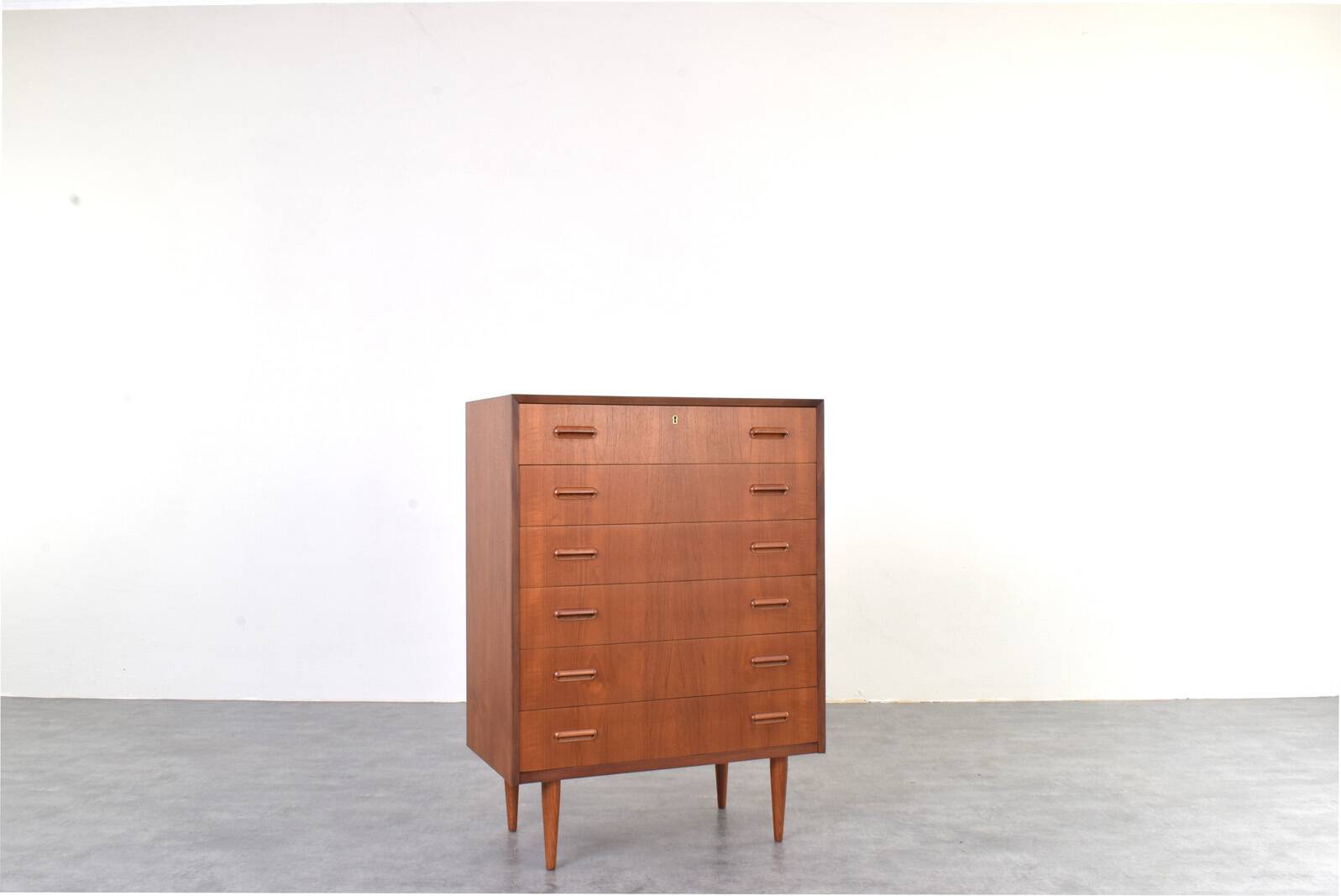 Commode en teck danois des années 1960.