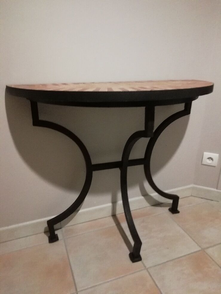 Half-moon console in Zellige and wrought iron