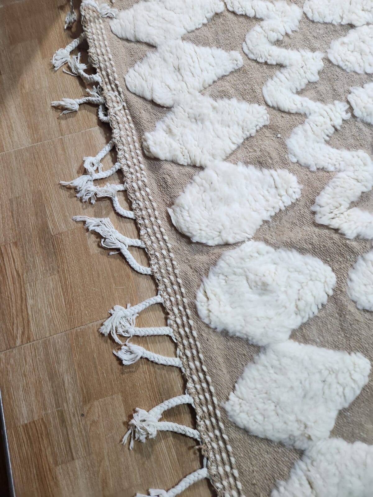 Berber rug with natural geometric patterns 3*2m