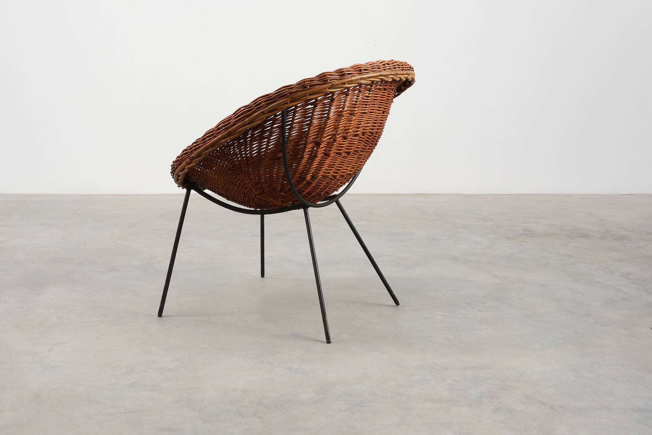 Fauteuil en osier tressé, en rotin et en fer des années 1960, Italie.