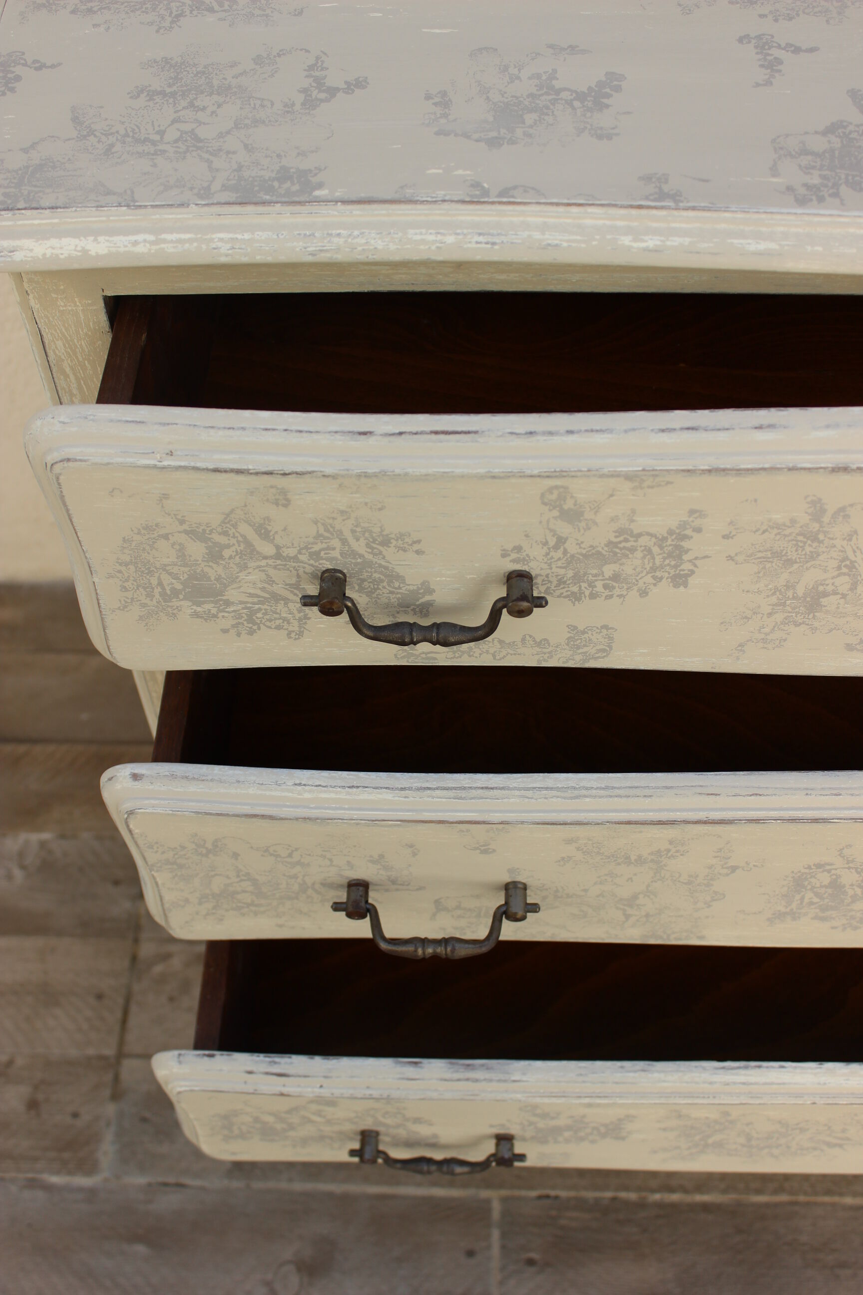 Patina chest of drawers style Louis XV