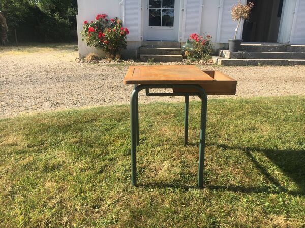 Ancien bureau d'école et son fauteuil vintage