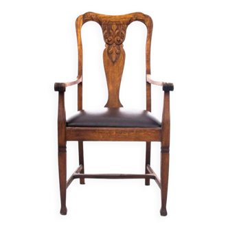 Oak armchair, Western Europe, early 20th century.
