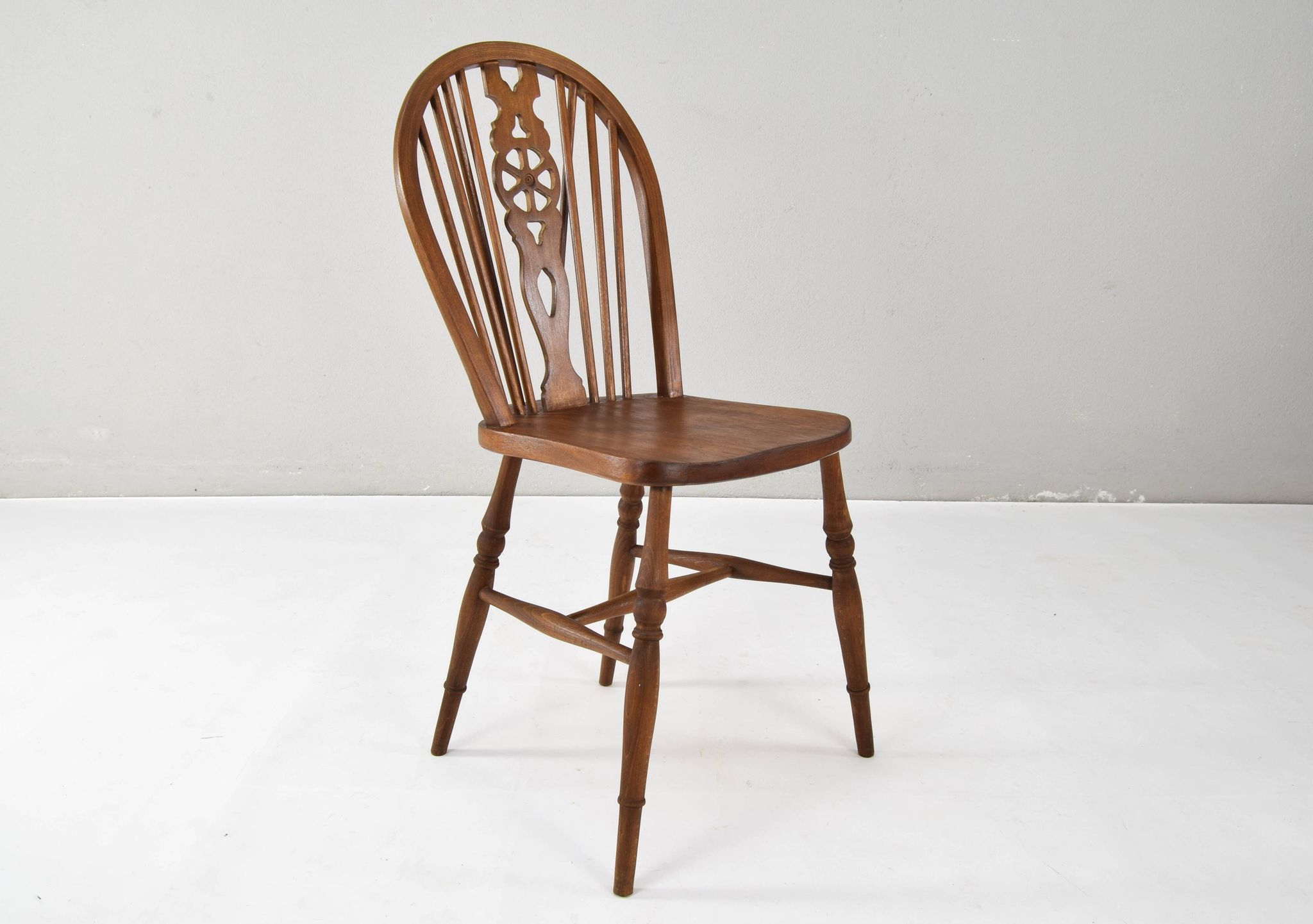 Windsor Antique Early 20th English Victorian Dining Room Chairs, Set of fou
