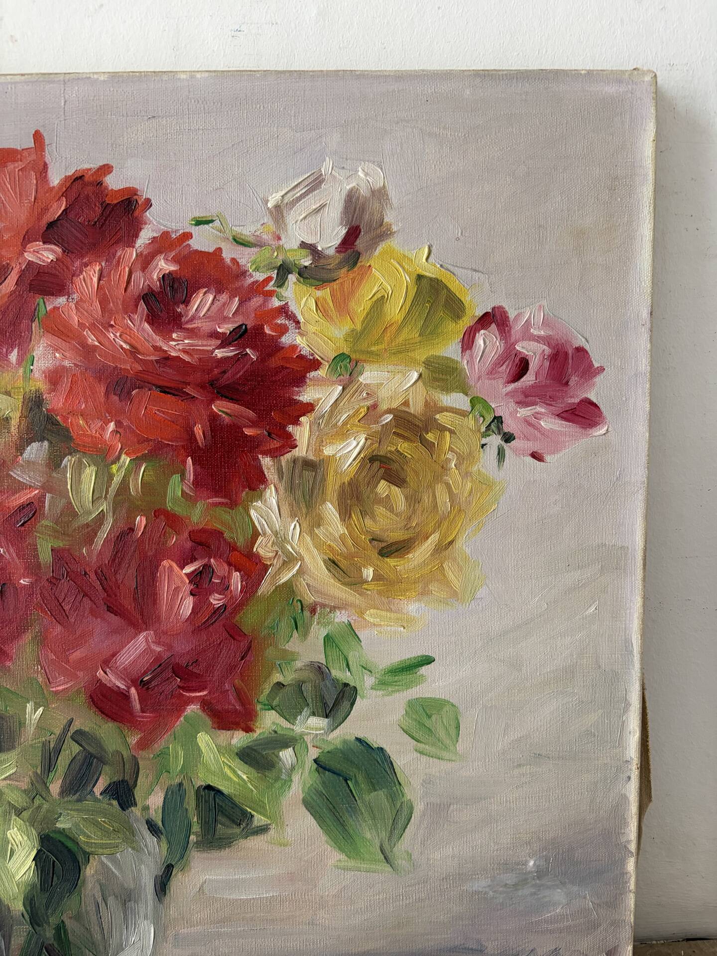 Bouquet of roses in a glass vase, oil on canvas signed
