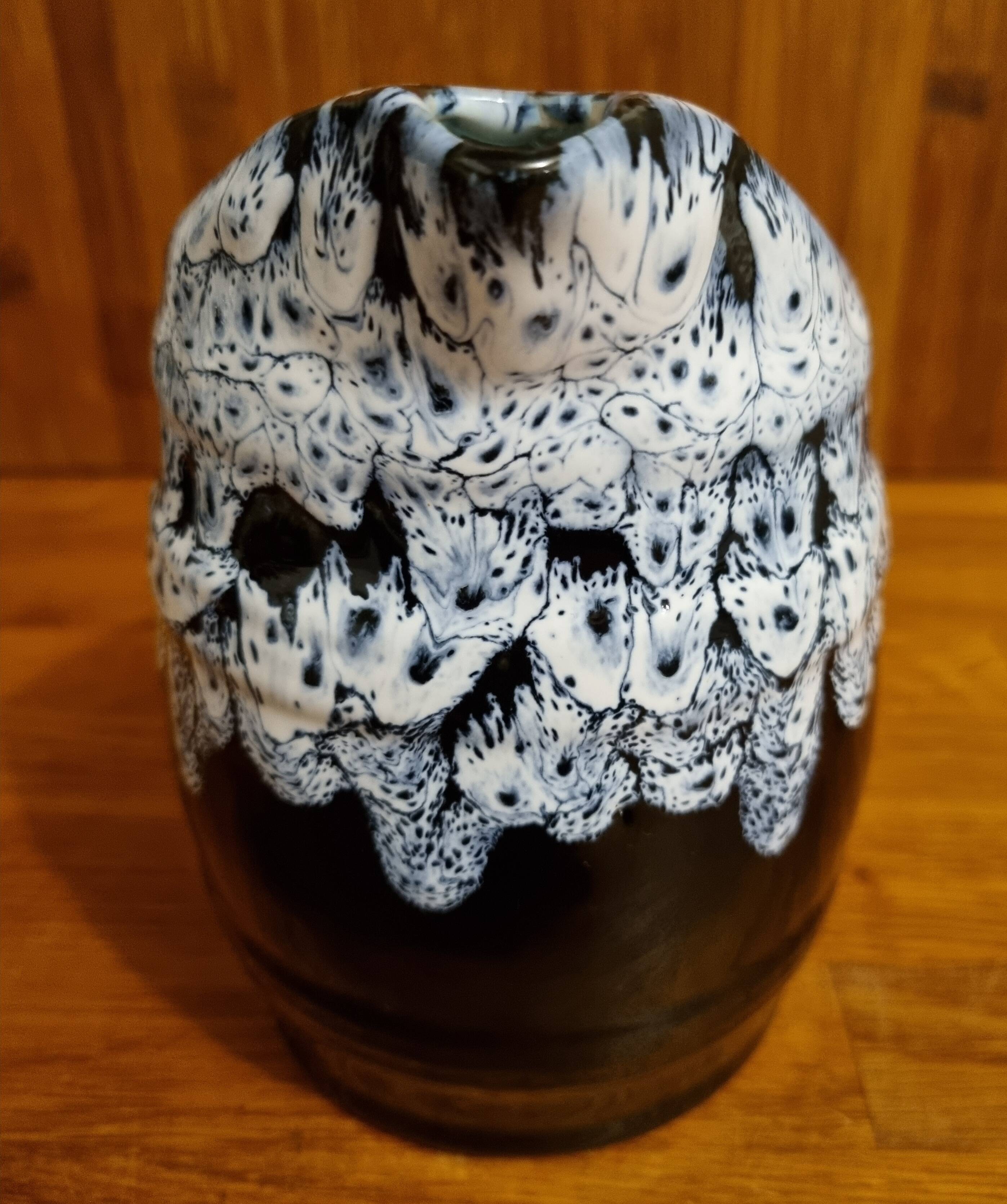 Vintage alpho black and white pitcher 60 cl