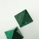 Paire de pyramides en malachite vert