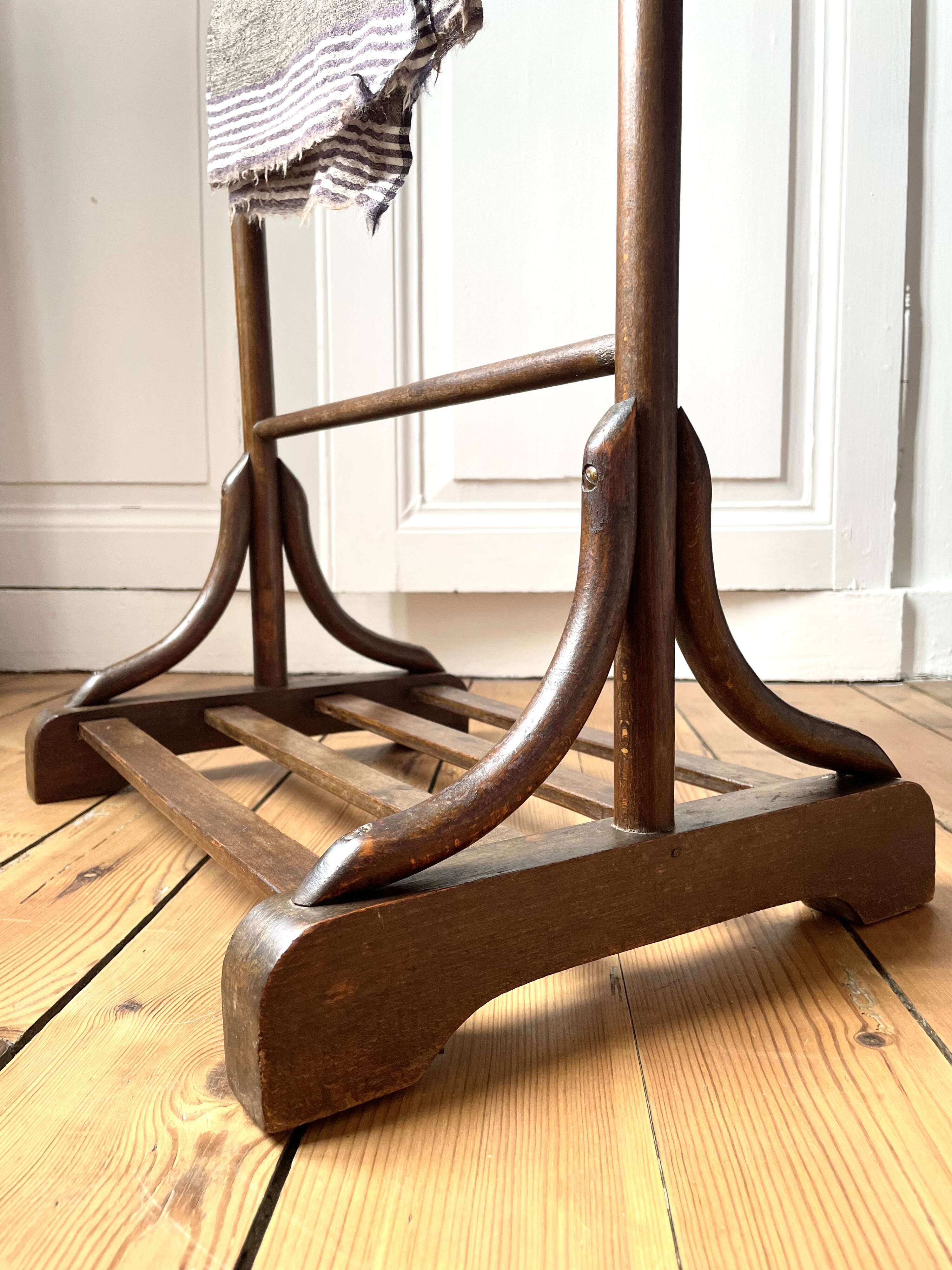 Thonet P133 valet, circa 1920