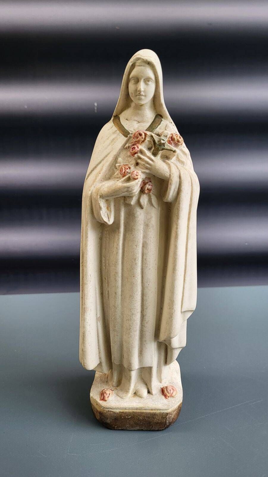 Statuette of Saint Thérèse of Lisieux | bouquet of roses and crucifix H 31 cm
