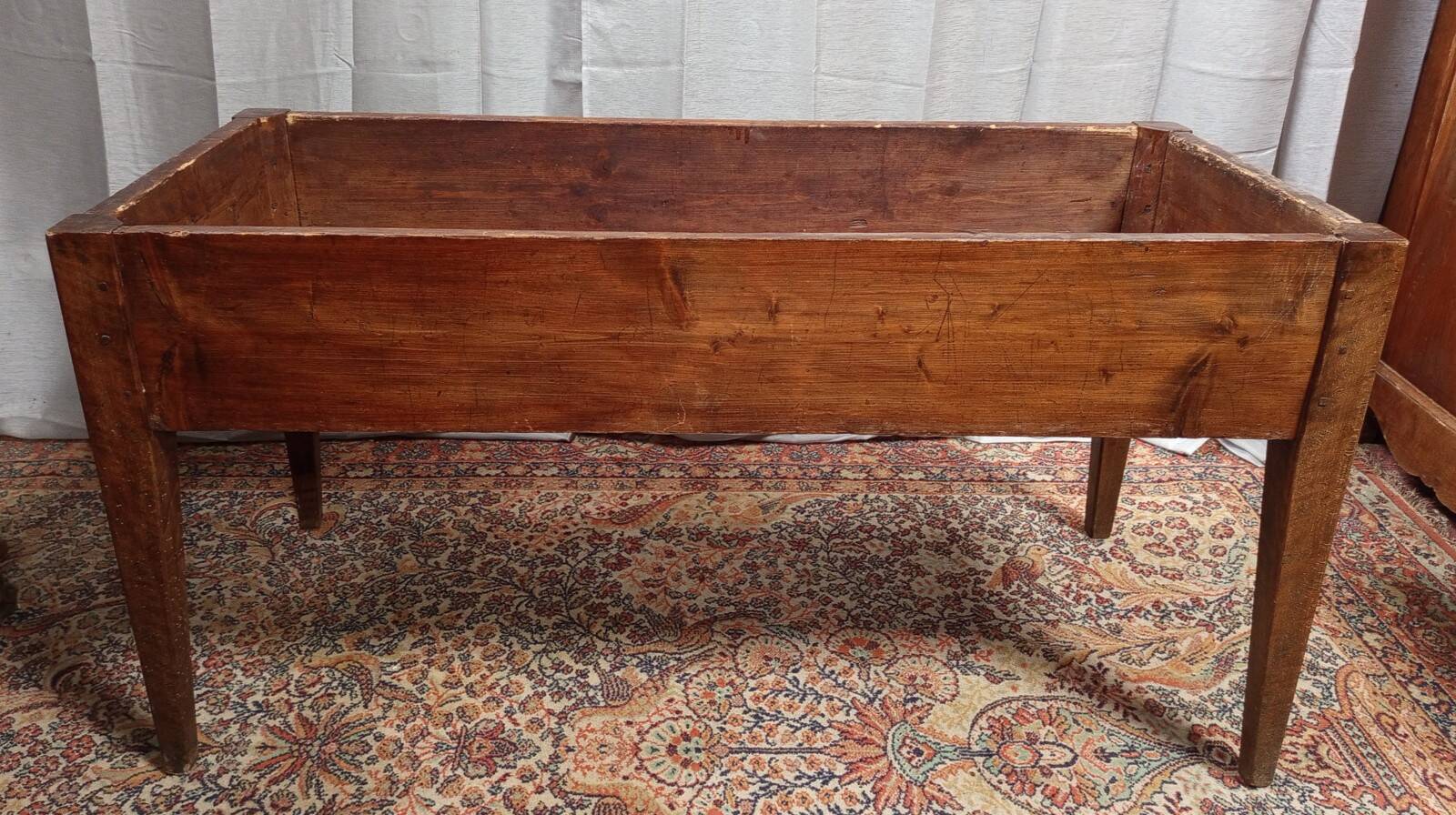 Table with a kneading trough in beech from the 19th century.