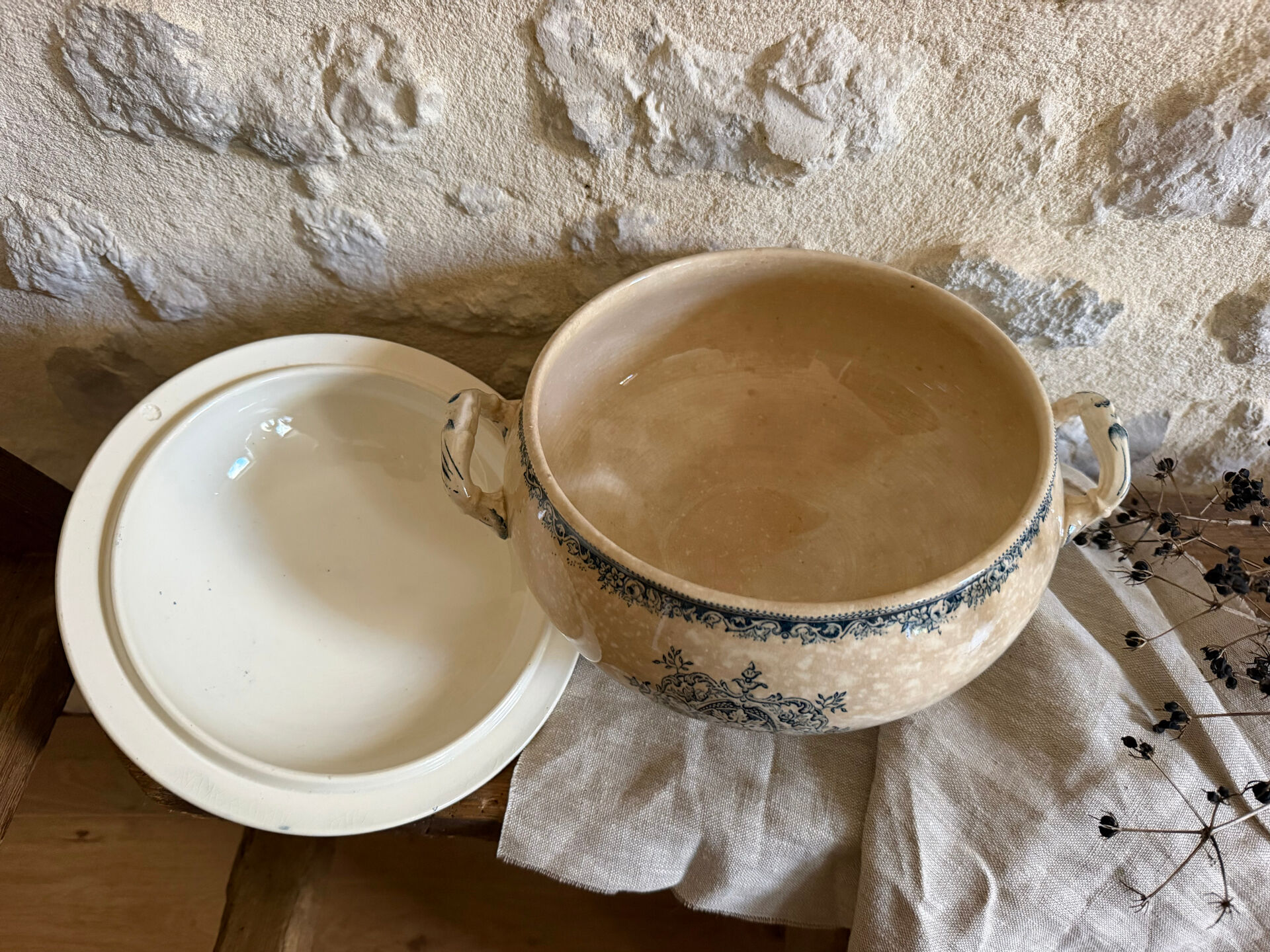 Fruit bowl in Creil and Montereau ironstone, Guirlande model.