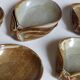 Huit ramequins "coquilles" grès de potier émaillé vintages