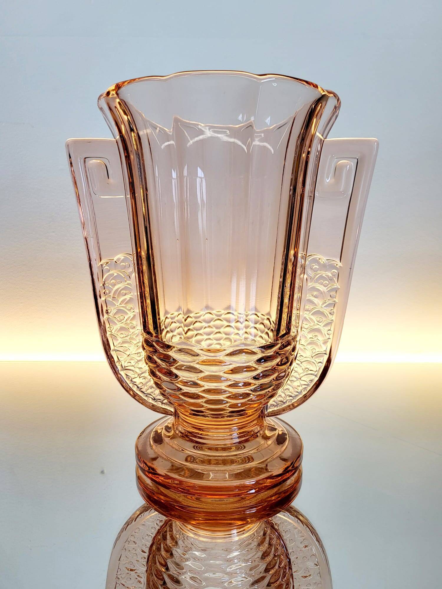 Vase Art déco en cristal Val Saint Lambert rose, série Luxval modèle Romeo, Belgique
