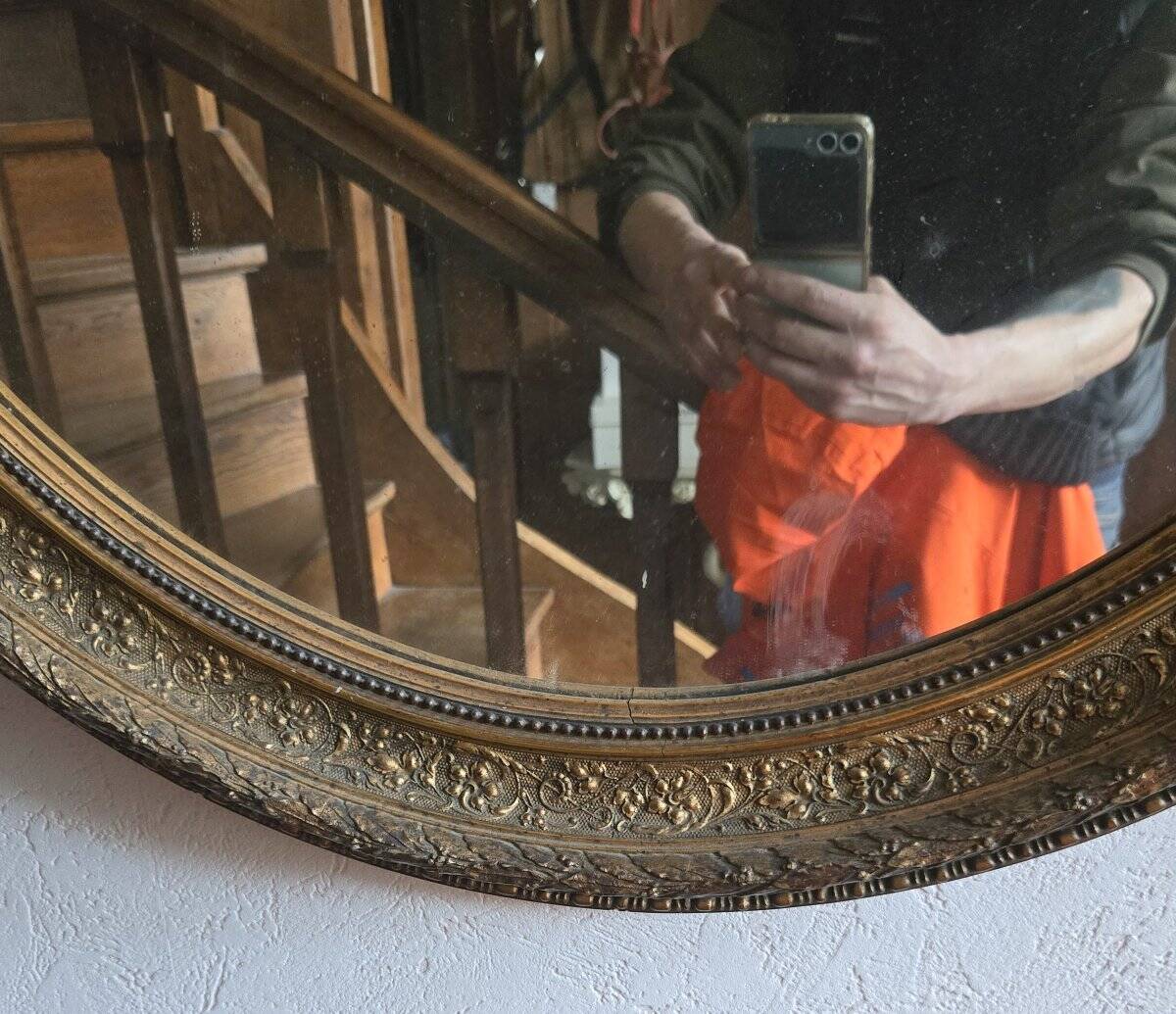 Antique oval mirror – Carved and gilded wooden frame – Napoleon III period