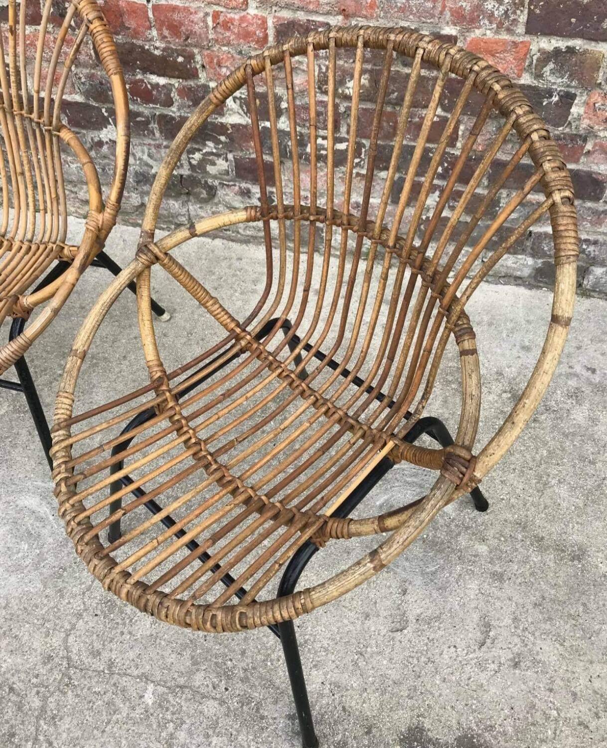 Trio de fauteuils coquille vintage en rotin pieds metal, meubles sièges anciens osier