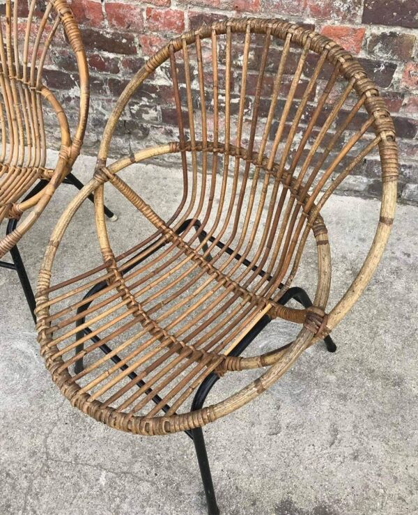 Trio de fauteuils coquille vintage en rotin pieds metal, meubles sièges anciens osier