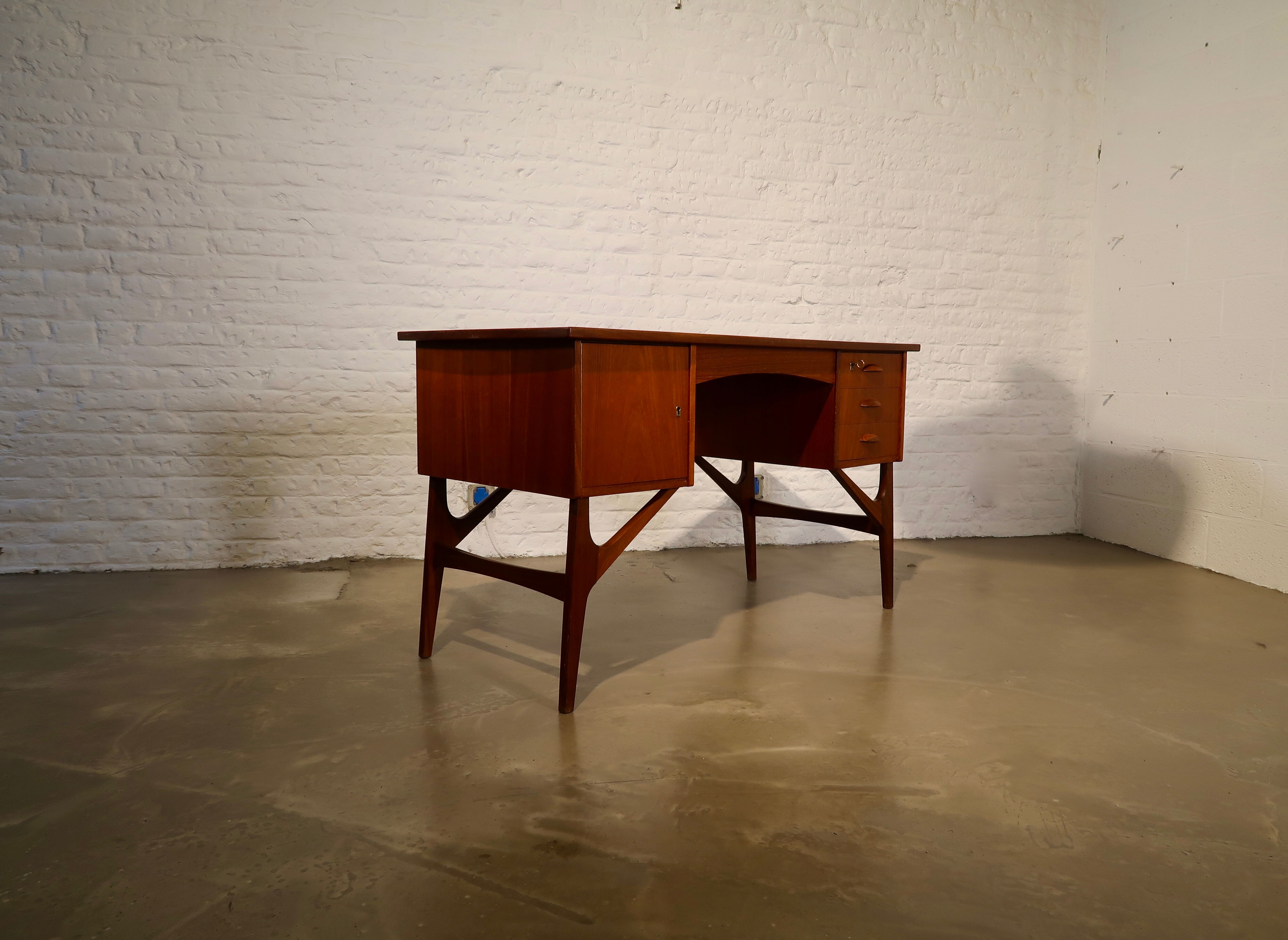 Danish desk of Lady 1960's teak