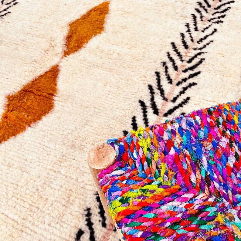 Handmade beige Moroccan rug in wool: Berber geometric rug 150/250.