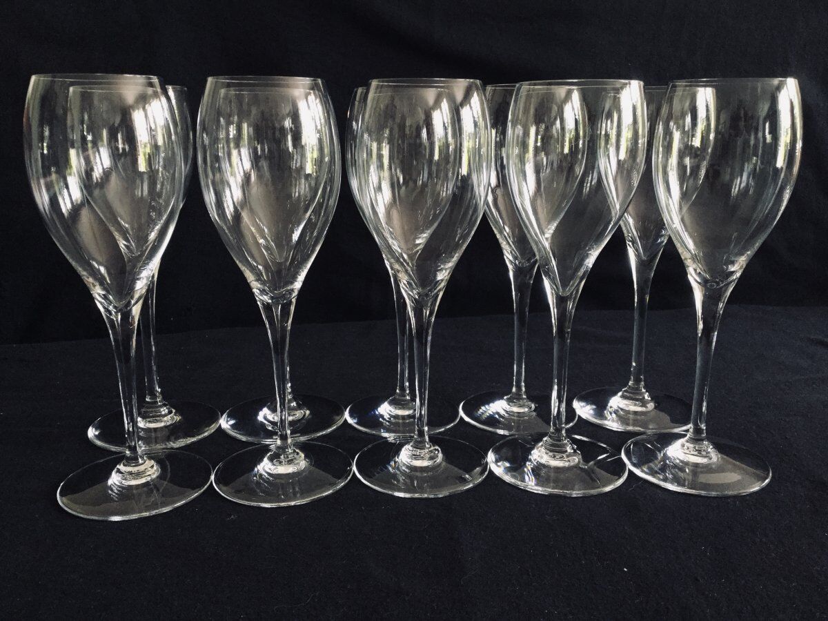 Set of 10 white wine glasses in Baccarat crystal model Saint Rémy