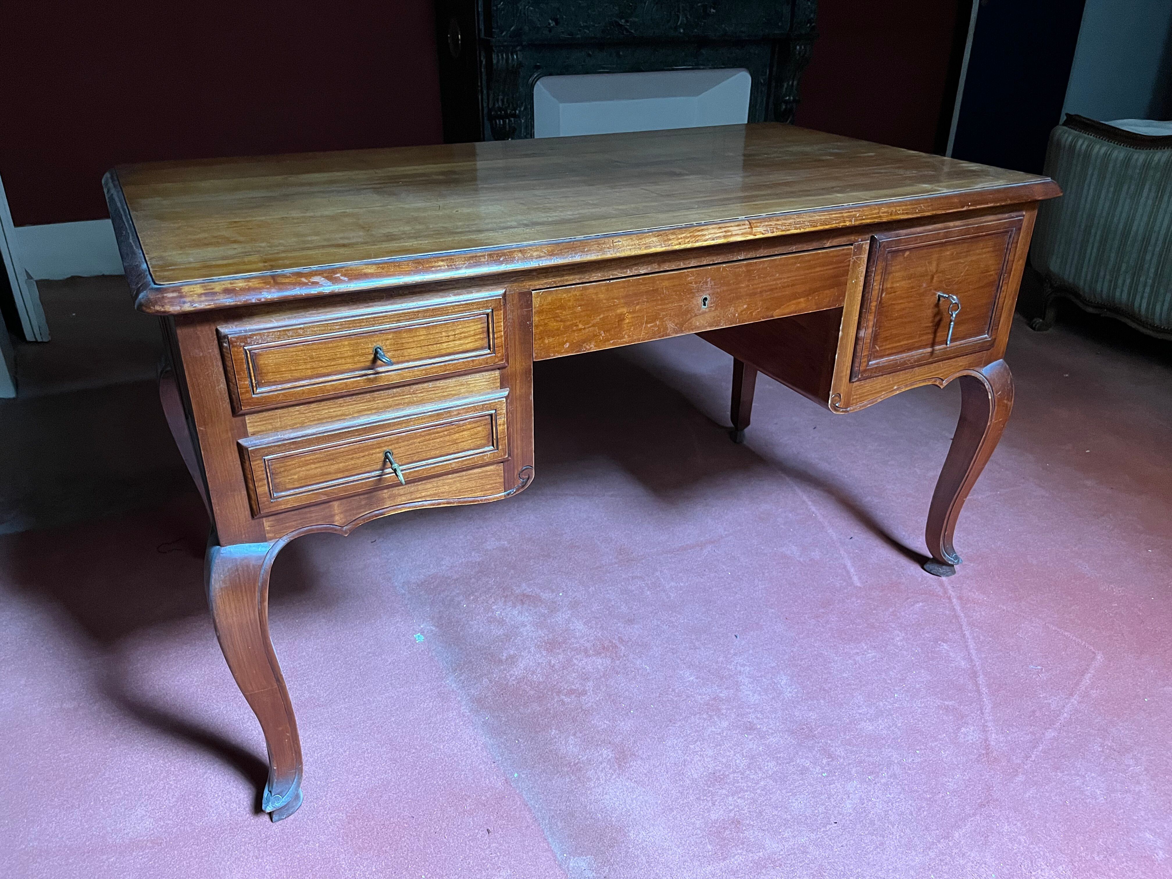Bureau style Louis XV — Cerisier massif