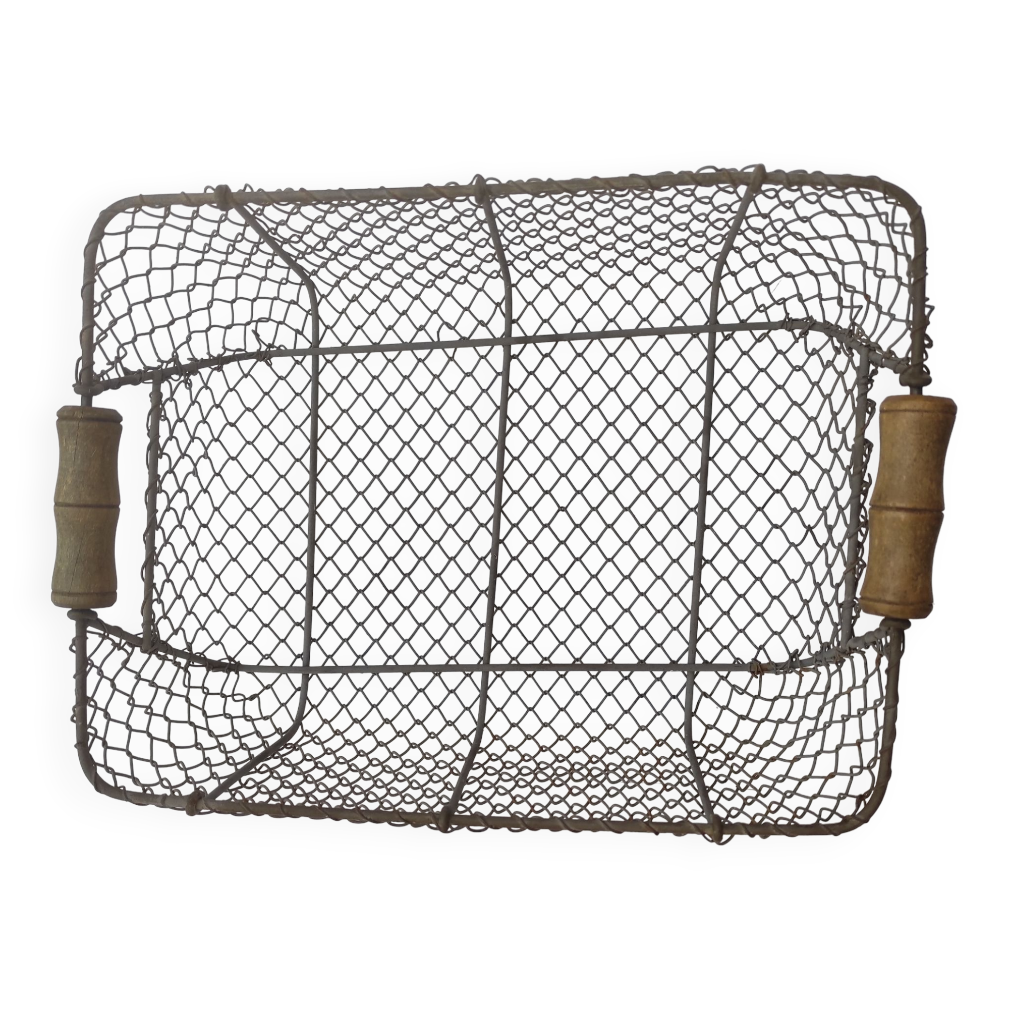 Basket with 2 wooden handles in wire mesh