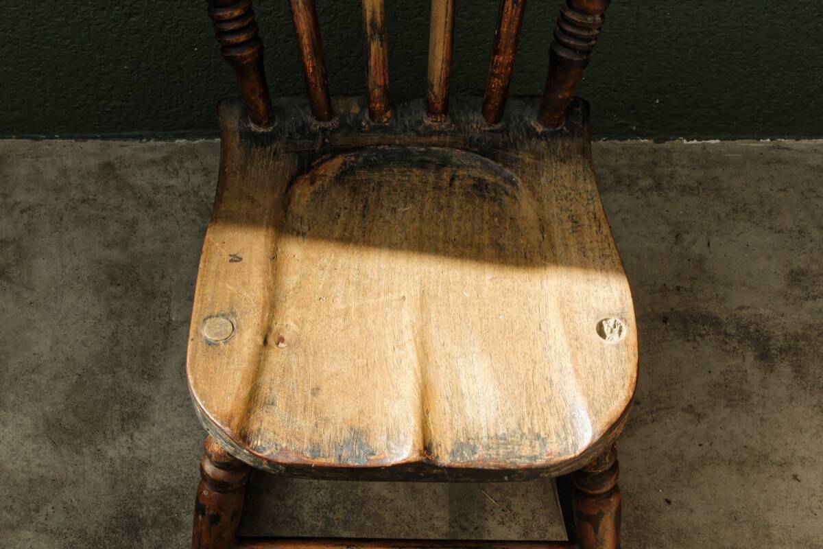 Rocking chair pour enfant en hêtre patiné, 19ème siècle