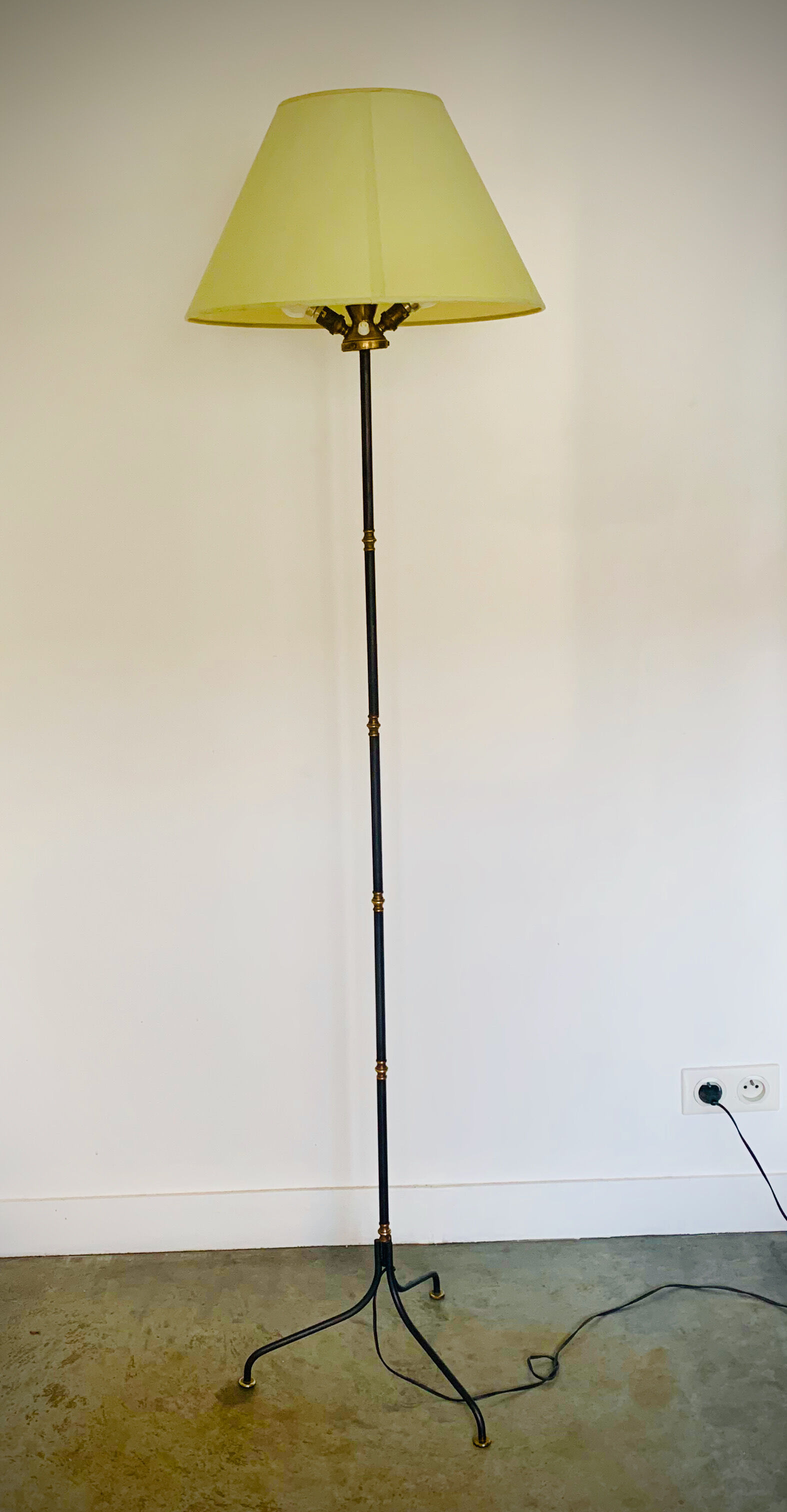 Floor lamp in wrought iron and bronze 50