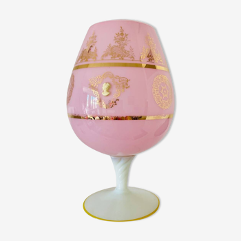 Grande coupe italienne en opaline petits camées en relief.