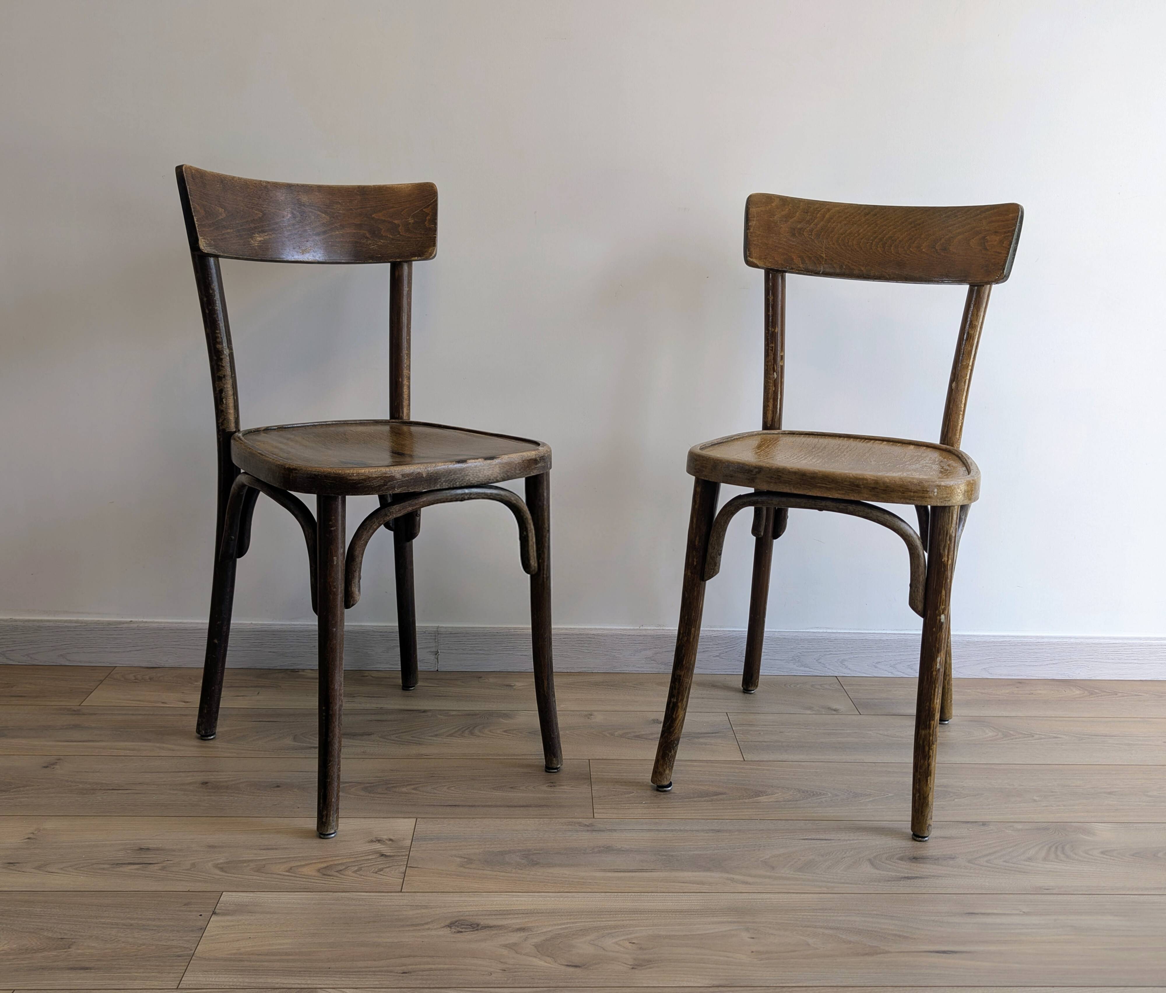 Paire de chaises bistrot anciennes en bois courbé esprit Thonet