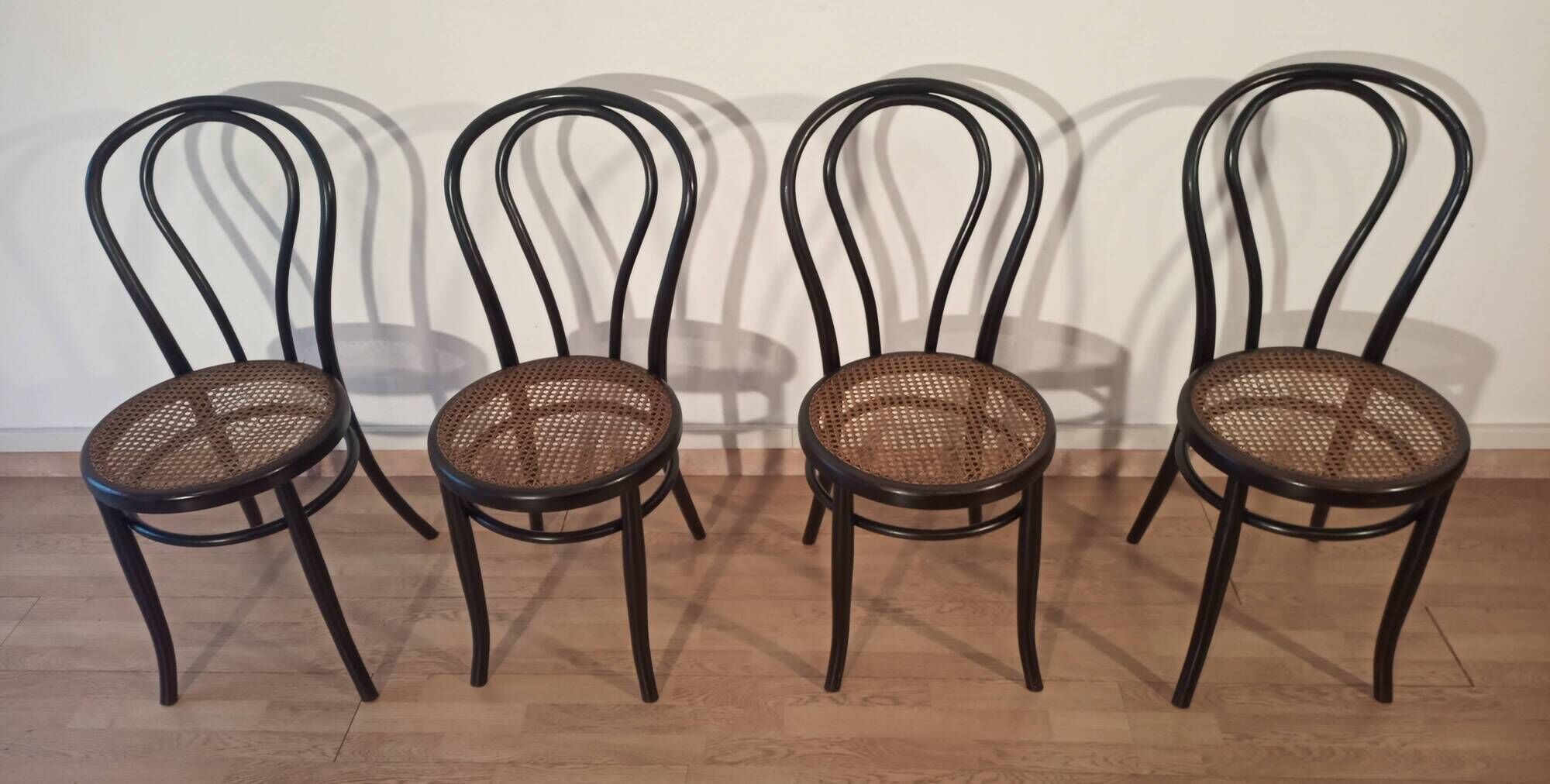 Chaises de salle à manger en hêtre courbé dans le style de Thonet, Italie, lot de 4