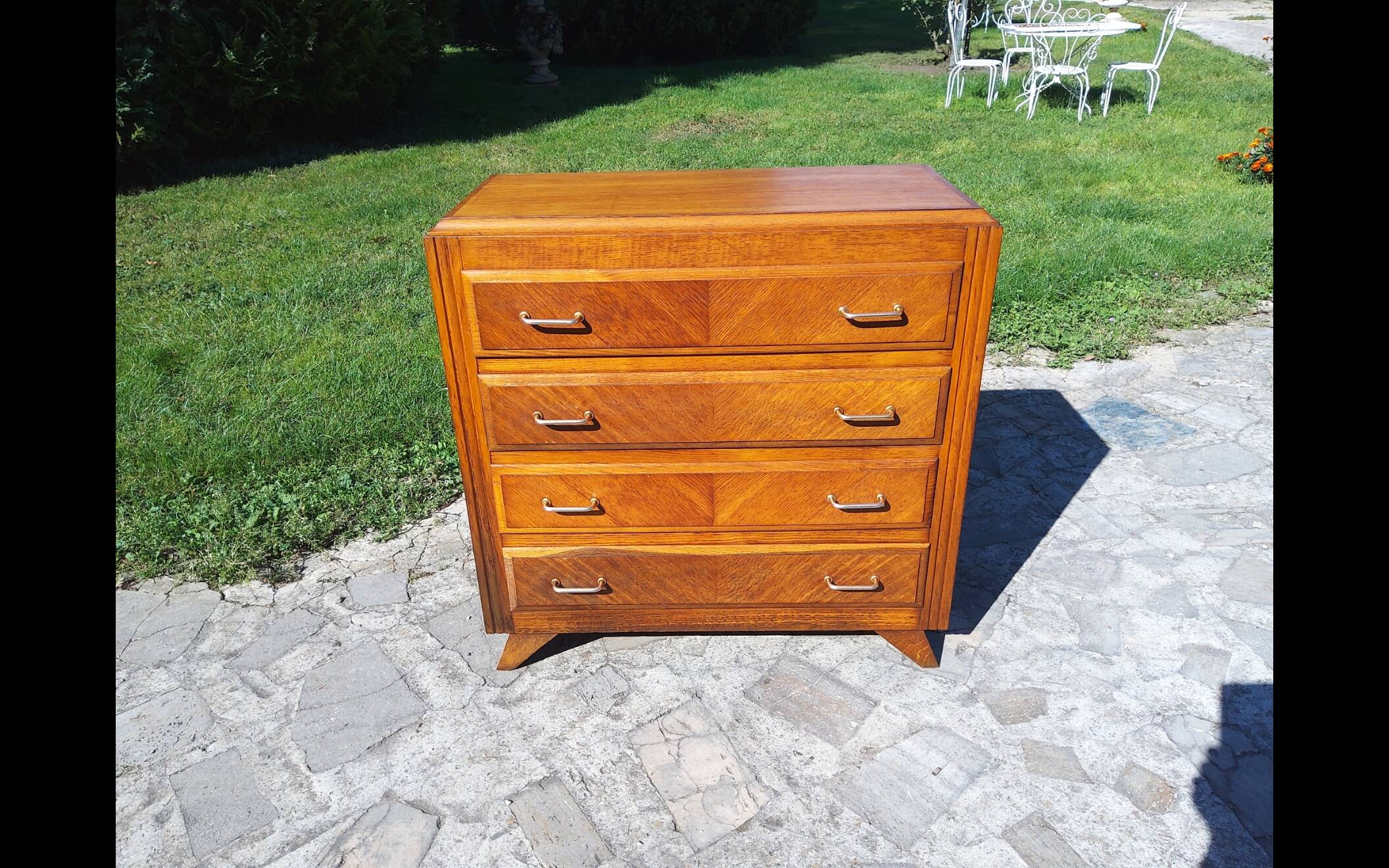 Compass leg chest of drawers