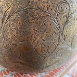 Vieux vase indo-persan en laiton