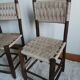 Chaises en bois brutaliste et corde