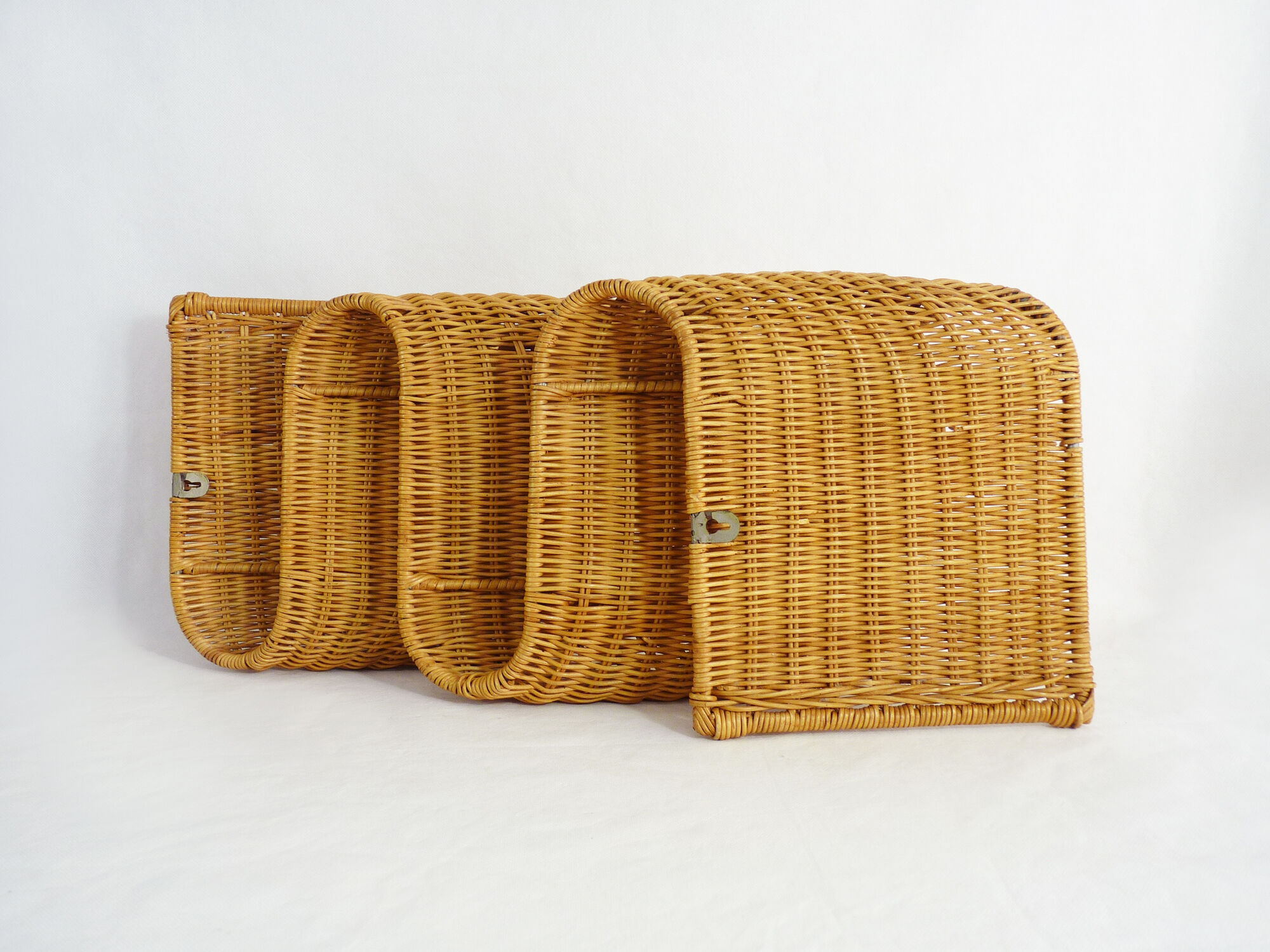 Magazine holder  in rattan wicker, wave shape 70s