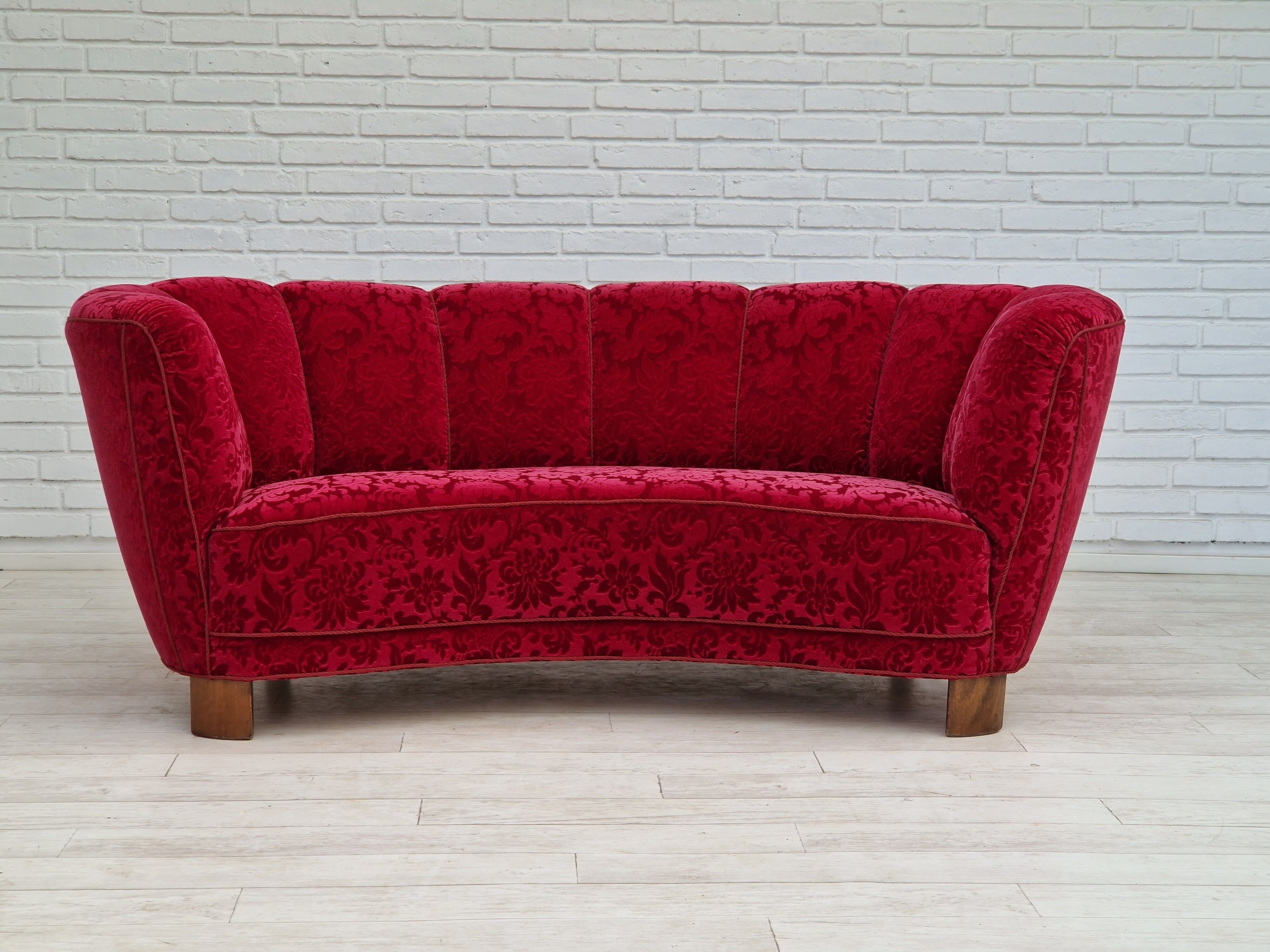 Années 1960, canapé danois vintage 3 places « Banana », original très bon état.