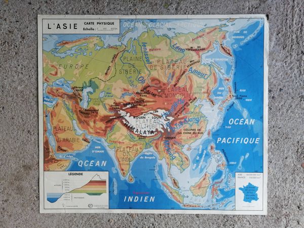 Carte physique d'école Amérique du nord / Asie vintage.