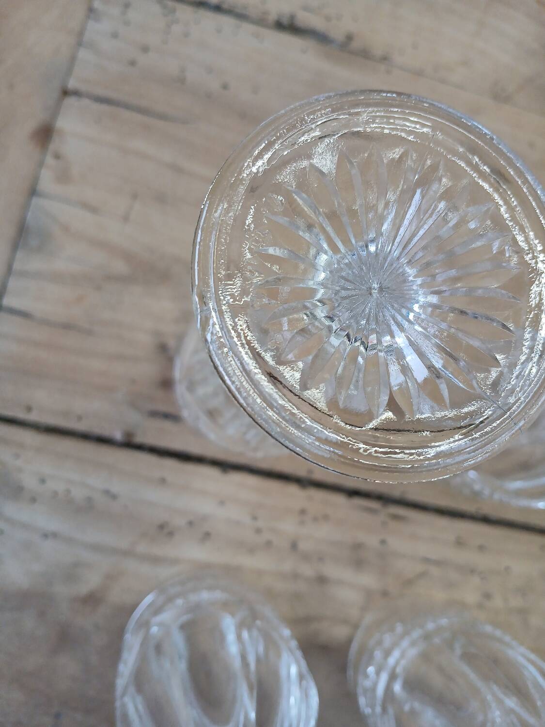 6 flutes in thick chiseled glass